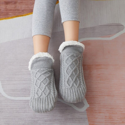 CloudWarm – Calcetines Antideslizantes de Interior