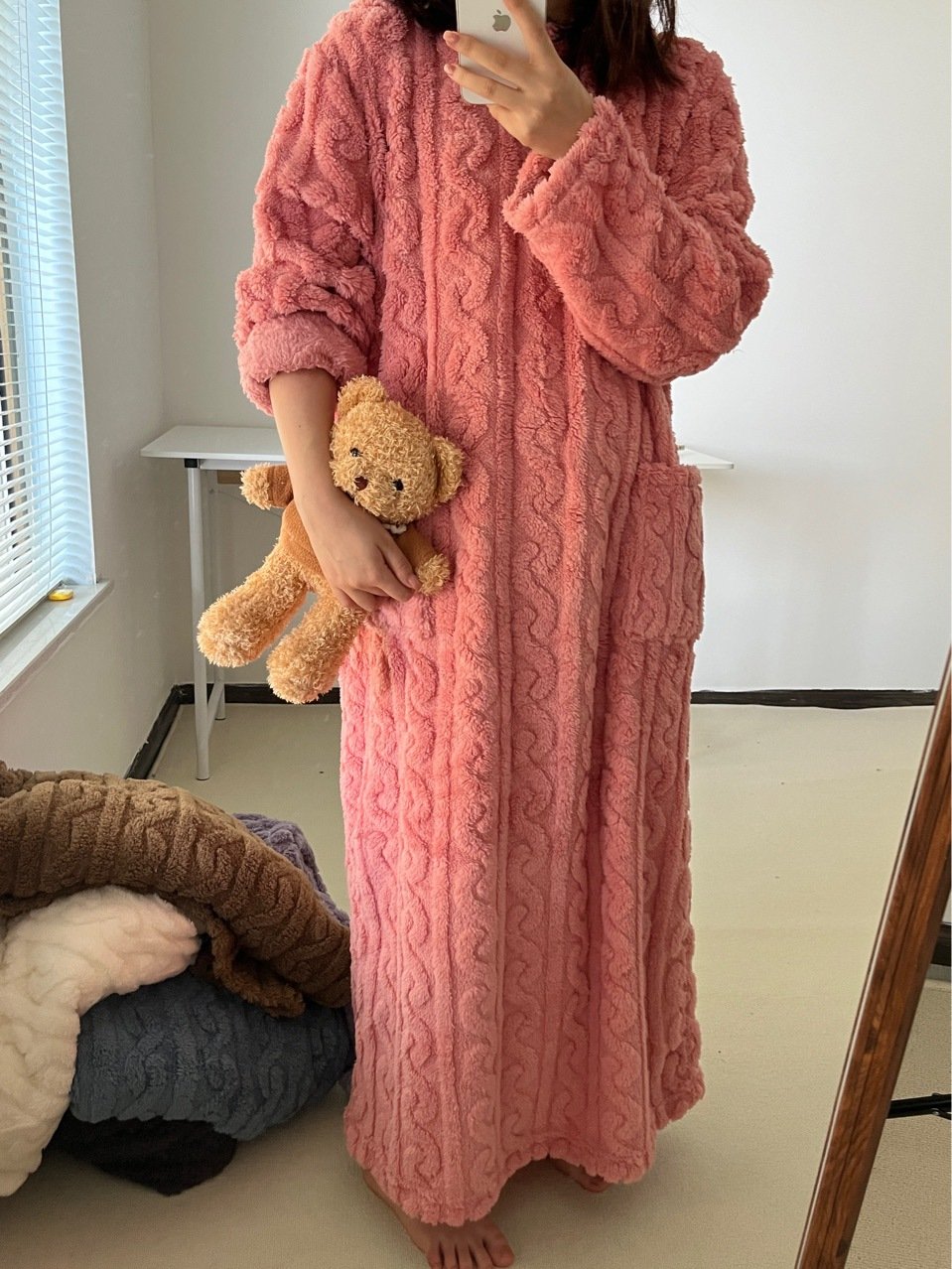 CozyLoom – Hausanzug aus Winter-Korallensamt
