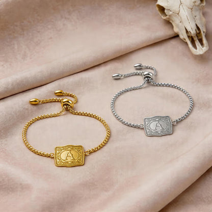 GlobeStyle – Pulsera Premium con Inicial Grabada en Relieve