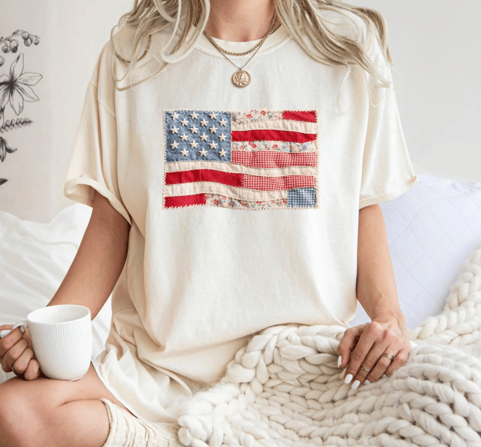 RedWhiteRebel – Camiseta con retazos de bandera estadounidense retro