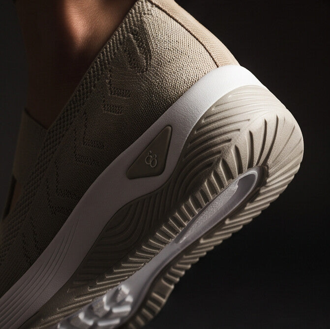 Pebble — Zapatillas sin cordones para caminar con suela curvada