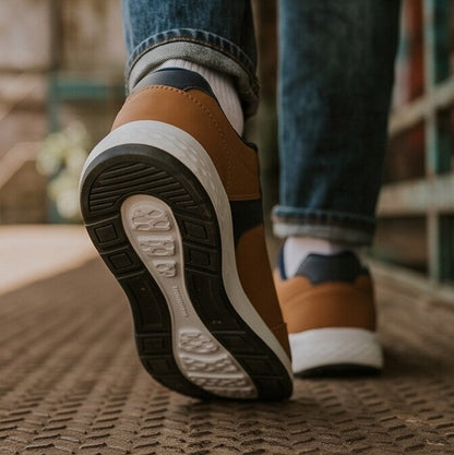Band — Alltagstauglicher Sneaker mit Streifendetails