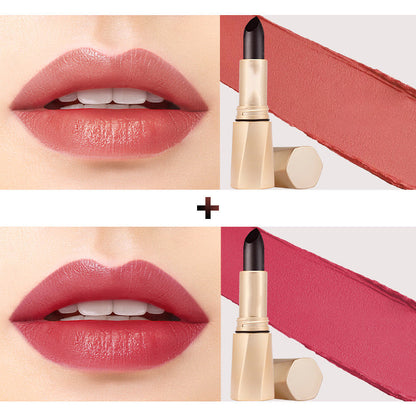 VelvetTint – Feuchtigkeitsspendender Lippenstift mit intensiver Farbkraft
