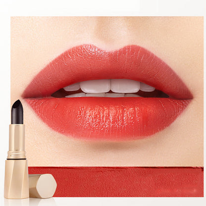VelvetTint – Feuchtigkeitsspendender Lippenstift mit intensiver Farbkraft
