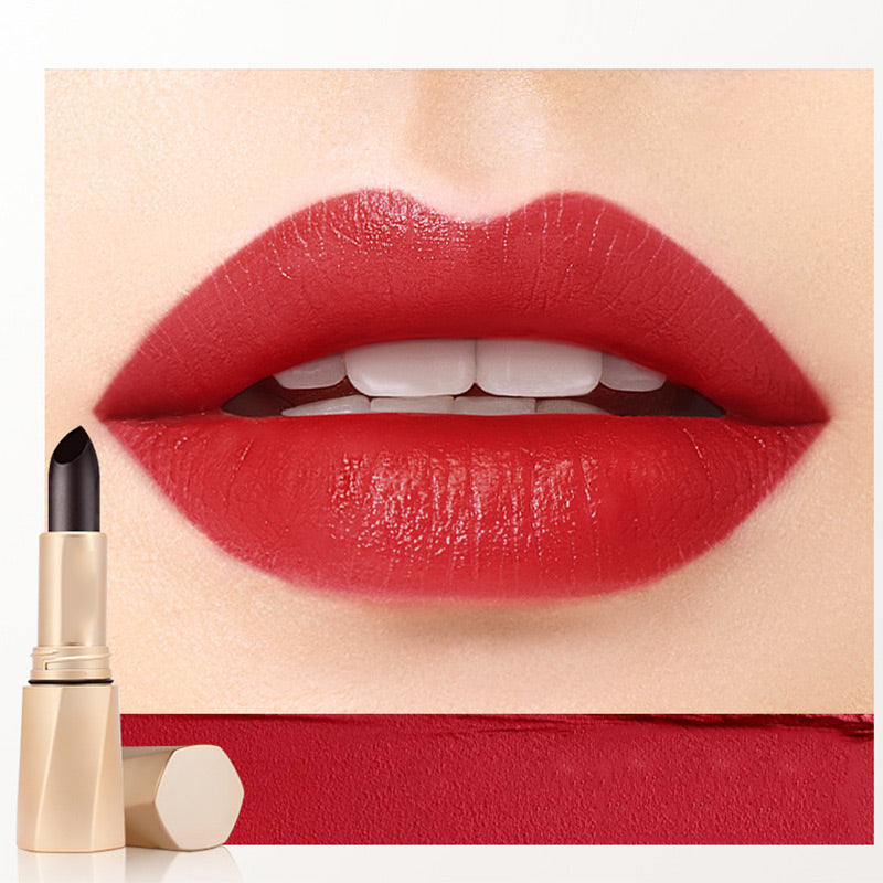 VelvetTint – Feuchtigkeitsspendender Lippenstift mit intensiver Farbkraft