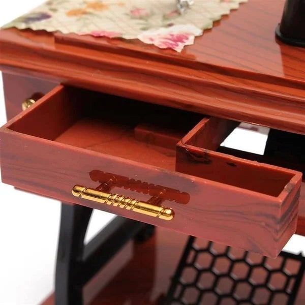 SewMelody – Caja de Música de Madera con Forma de Máquina de Coser