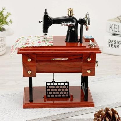 SewMelody – Caja de Música de Madera con Forma de Máquina de Coser