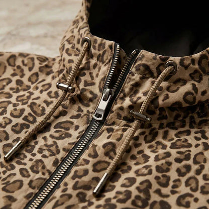 UrbanRoar – Sudadera con capucha y estampado de leopardo con estilo