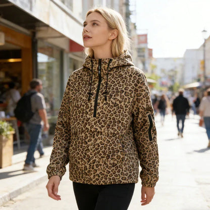 UrbanRoar – Sudadera con capucha y estampado de leopardo con estilo