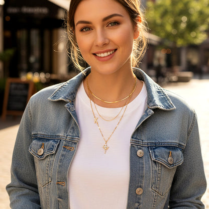 CrossWhisper – Elegante Collar de Fe