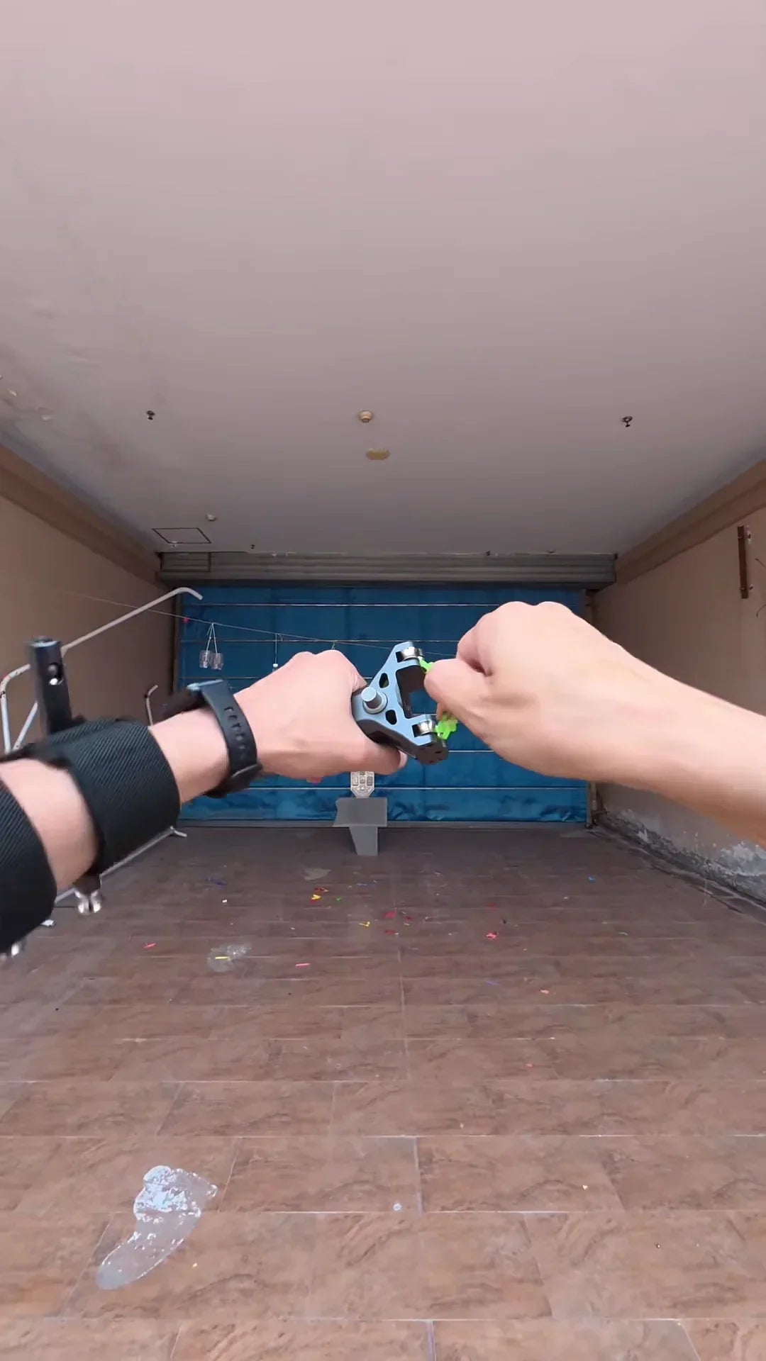 SwiftStrike – Lanzador de resortera con cargador automático