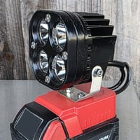 BrightGuard – Robuste LED-Arbeitsleuchte mit Batterieschutz