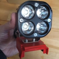 BrightGuard – Robuste LED-Arbeitsleuchte mit Batterieschutz