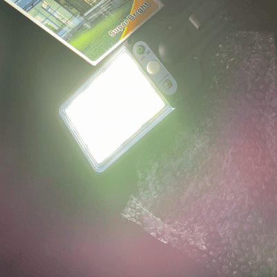BrightSentinel – Luz de Calle Solar con Sensor de Movimiento